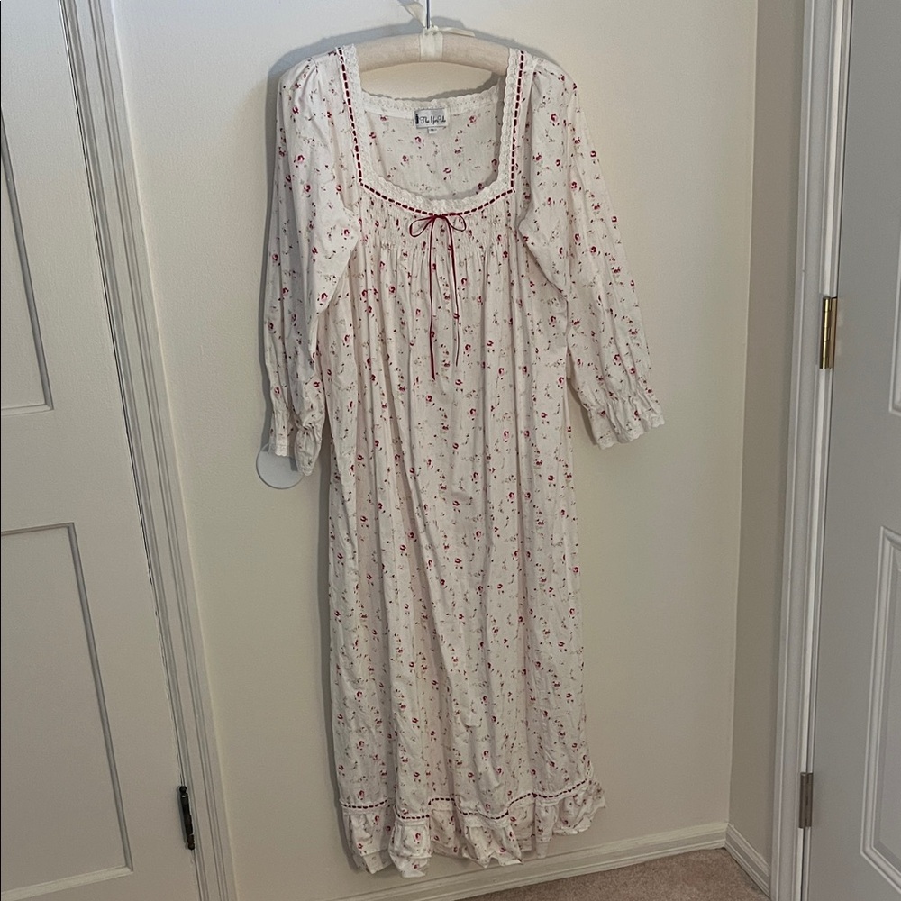 Floral Long Sleeve Nightgown